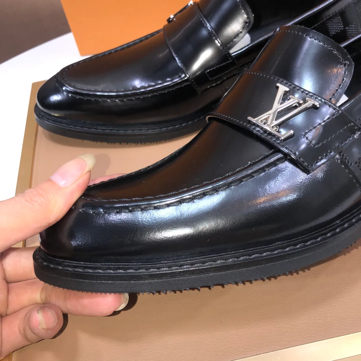 Men's shoes💰460💰【LOUIS VUITTON】(sheepskin lining) new cowhide LV formal shoes🎩🎩❗️🆘made one to one at the counter🎩original quality, imported cowhide upper➕full sheepskin lining➕original rubber outsole, {high quality visible}👣Size: 38-45 (45 custom-made)